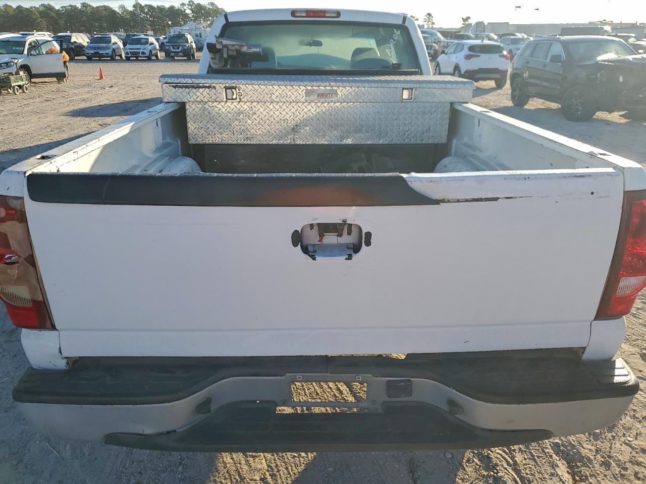 Chevrolet Silverado C2500 Heavy Duty Image 10